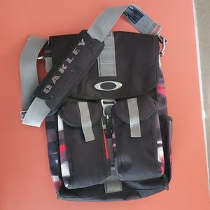 Oakley Dry Goods Vertical Bag Red-line